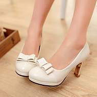 Très belles chaussures de mariée talons hauts et noeuds